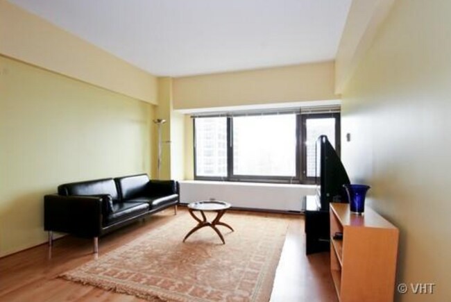 Foto del edificio - 175 E Delaware Pl