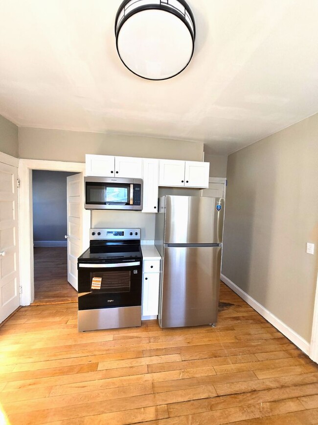 Building Photo - 848 Smith St