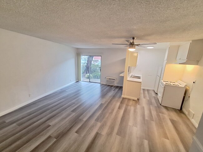Foto del edificio - 4660 Kester Ave