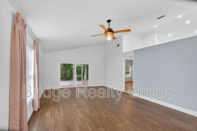Foto del edificio - 10315 Winding Creek Ln