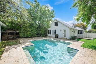 Building Photo - 285 NE 105th St