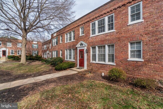 Building Photo - 1713 N Troy St