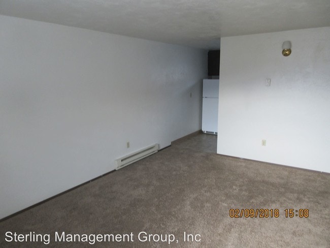 Building Photo - 976 NW Sycamore Ave
