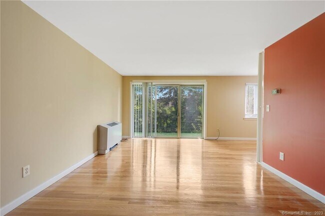 Building Photo - 115 S Main St