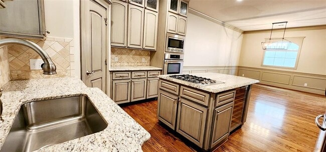 Building Photo - 514 Cortlandt St