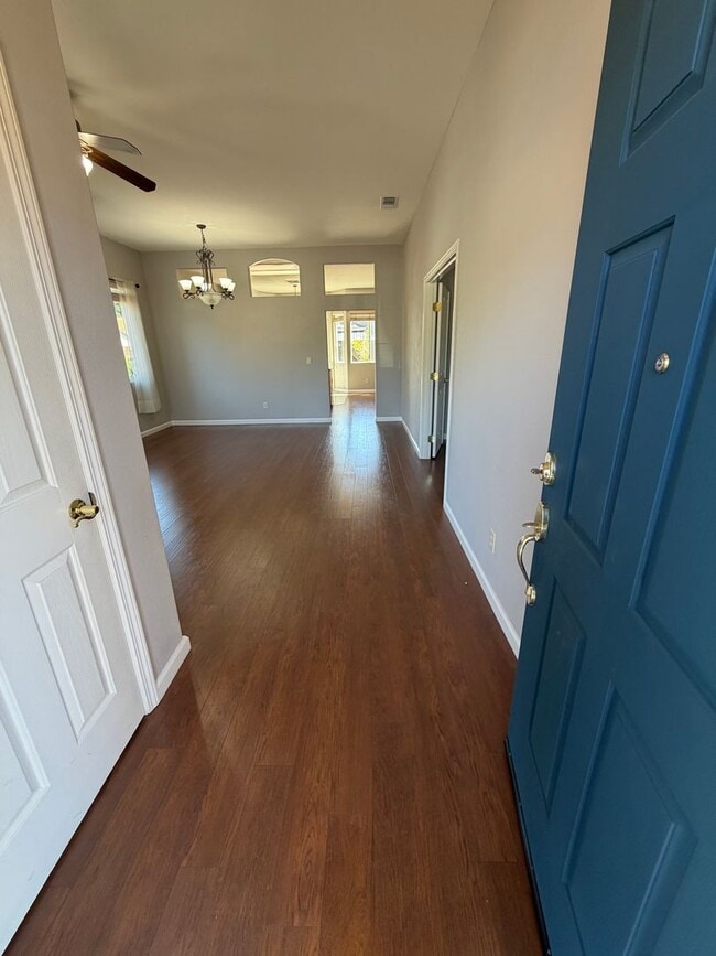 Building Photo - 3 bedroom + office | 2 bathroom | Single family home