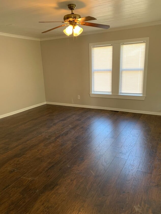 Building Photo - Charming 2 BR/2 BA bungalow!