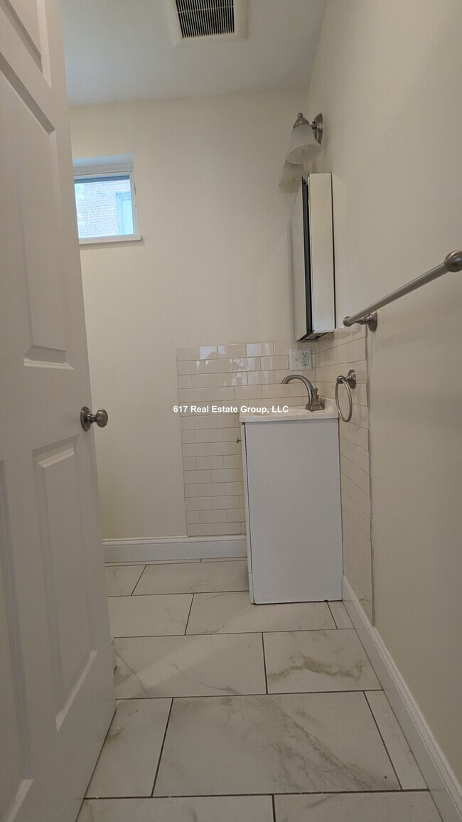 Building Photo - 379 Harvard St