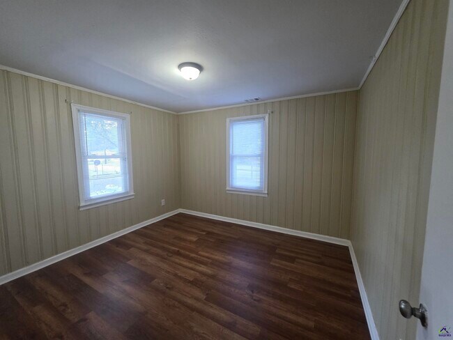 Foto del edificio - 811 Lewis St