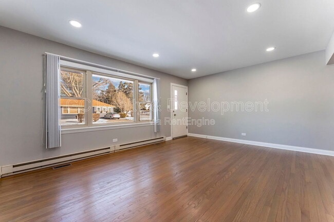 Building Photo - 390 Oak St