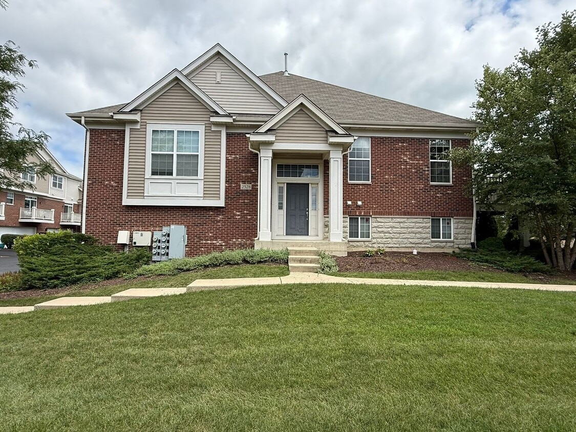 Primary Photo - 2528 Dunraven Ave