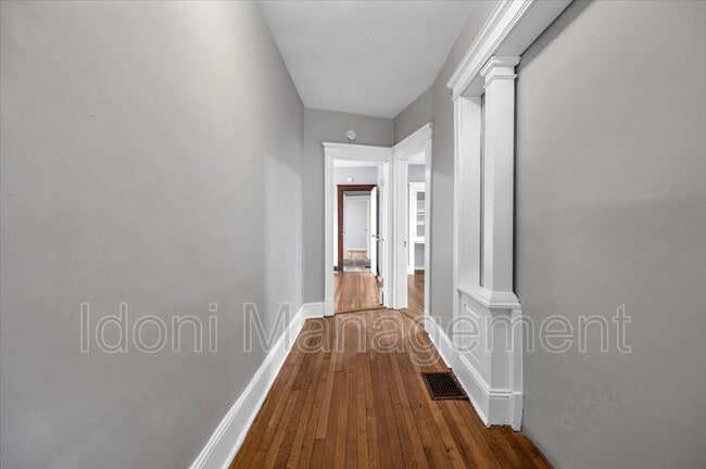 Building Photo - 397 Chestnut St