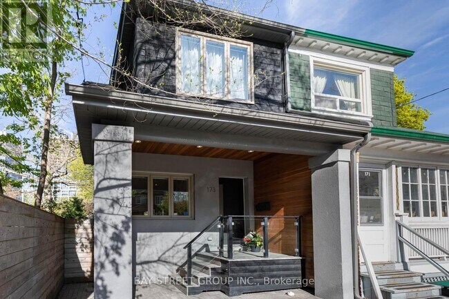 Photo du bâtiment - 173 Duplex Ave