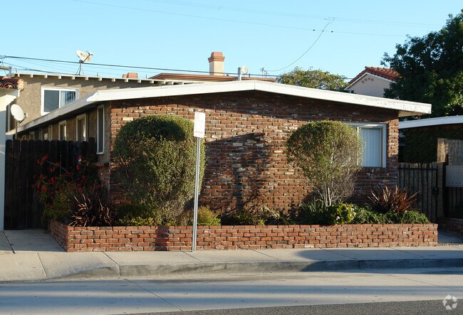 Building Photo - 1338 W Balboa Blvd