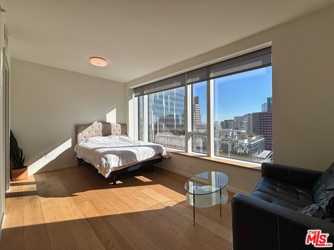 Building Photo - 889 Francisco St