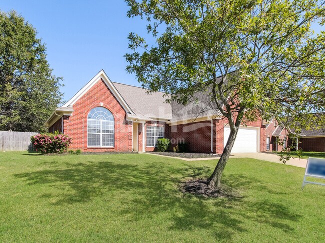 Building Photo - 2458 Baird Dr