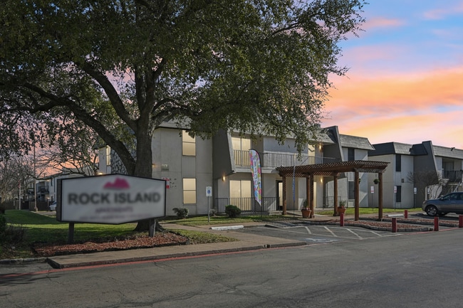 Building Photo - Rock Island Apartments