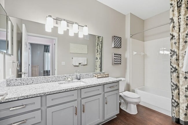 Building Photo - The Glen at Alexander Apartments