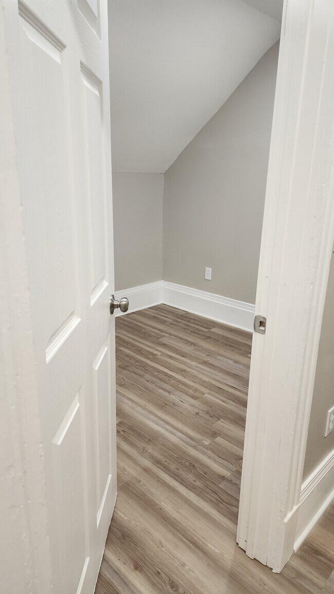 Foto del edificio - 1301 Buhrer Ave