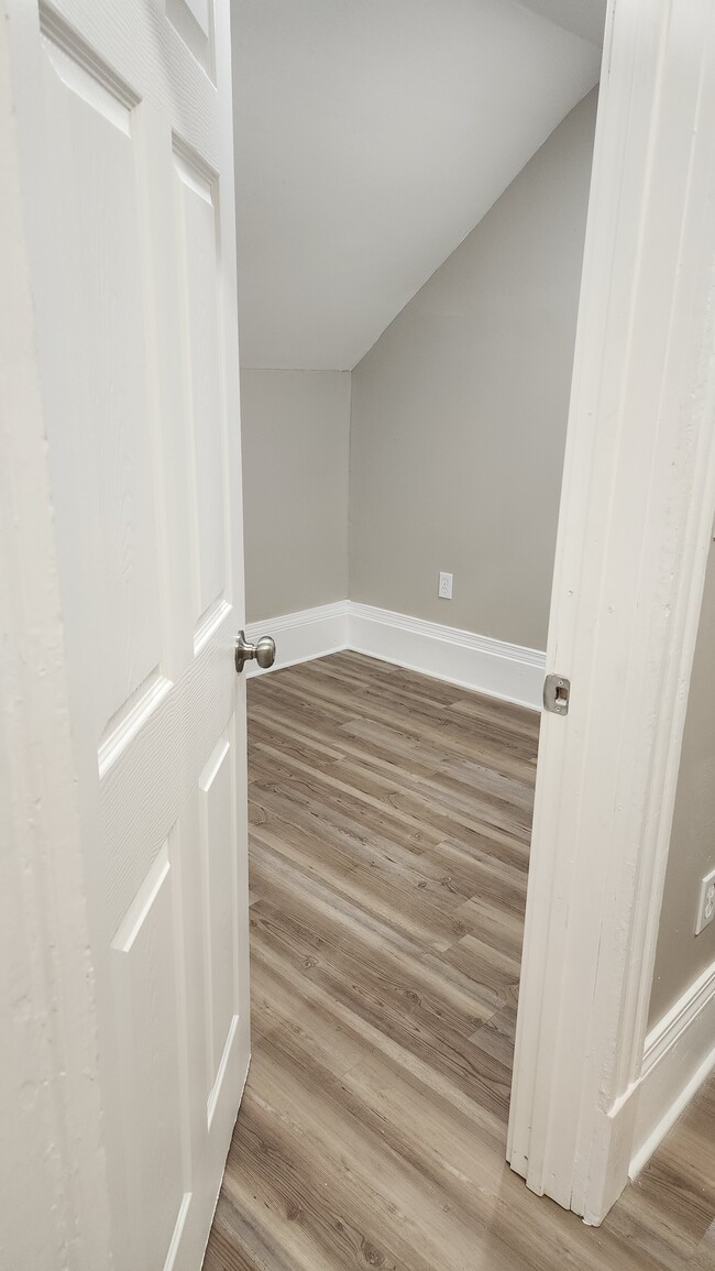 Building Photo - 1301 Buhrer Ave