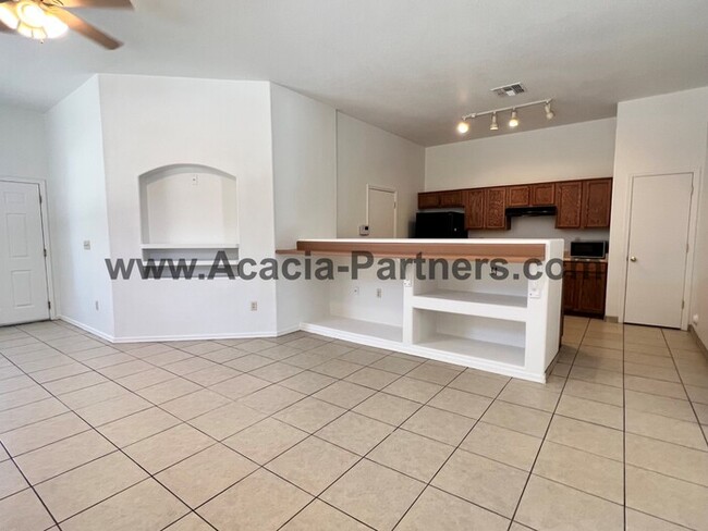 Building Photo - 2BD 2BA in Tres Pueblos w/ Garage & Washer/Dryer