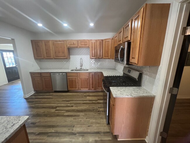 Building Photo - 1819 Sq Ft of living space