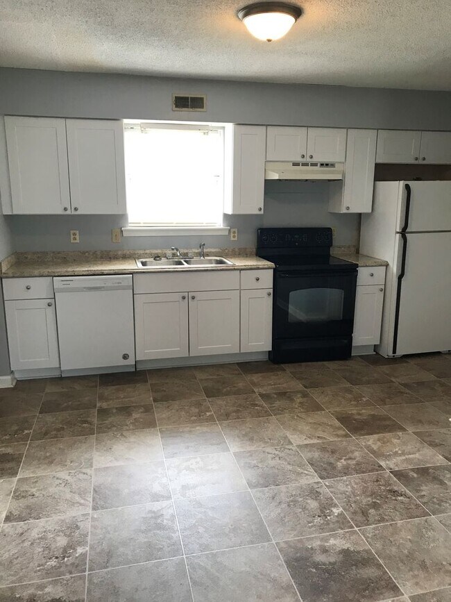 Building Photo - 2563 Carriage Dr