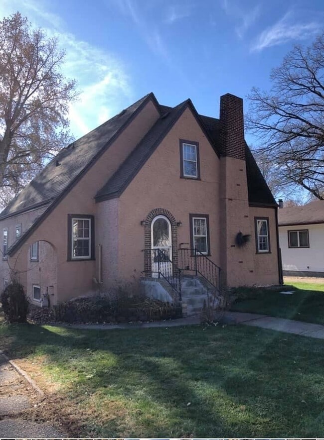Building Photo - 527 W Laurel St