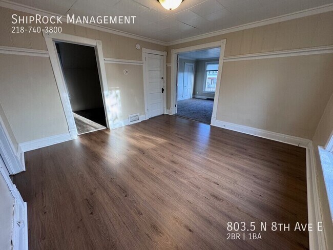 Building Photo - 803.5 N 8th Ave E