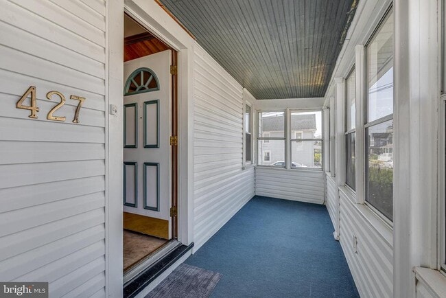 Building Photo - 427 Buttonwood St