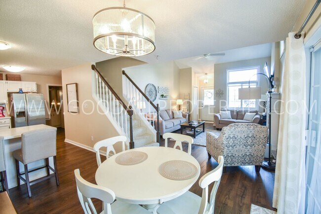 Foto del edificio - Two Bedroom, 2 Bath Corner Townhome in Wes...