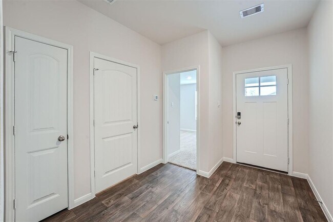 Foto del edificio - 322 Addison Pl