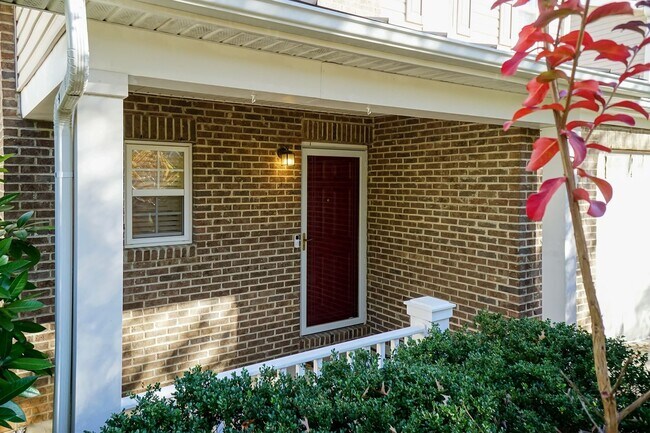 Building Photo - Three Bedroom Home!
