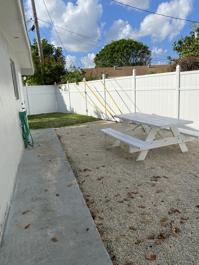 Private Backyard - 299 Manchester St