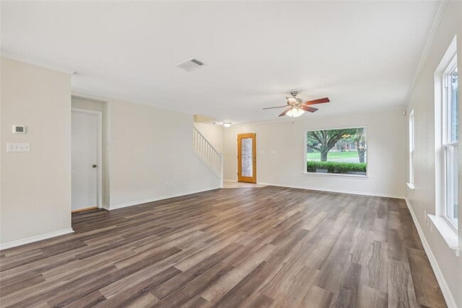 Foto del edificio - Great 4-Bedroom Home For Rent In South Austin