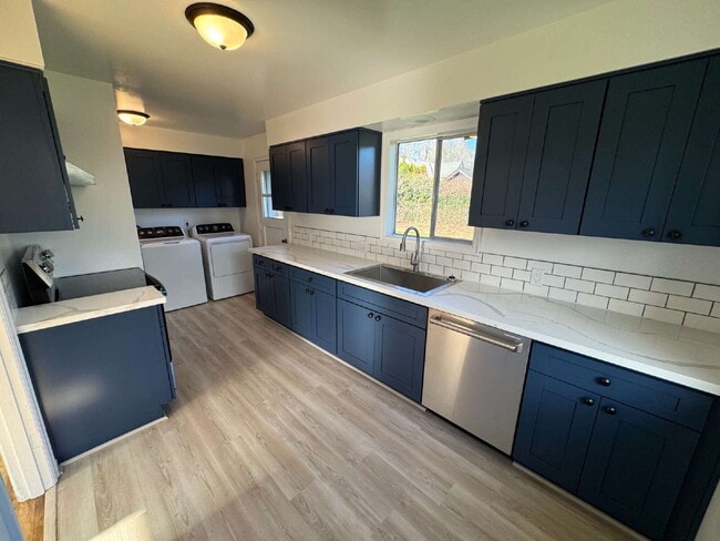 Foto del edificio - 3 Bedroom / 1 Bathroom Single Level Portland Home