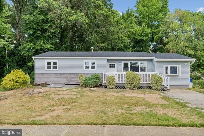 Building Photo - 501 Bloomfield Dr