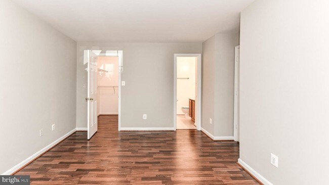 Foto del edificio - 2221E Lovedale Ln