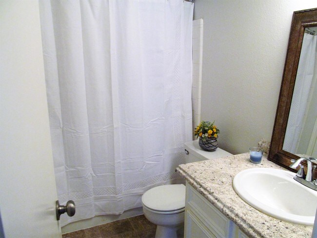 Building Photo - 908 Pearl St