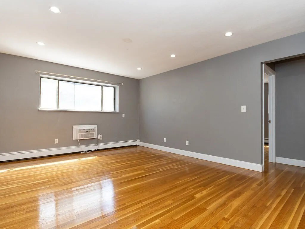 14 Riverside St, Watertown, MA 02472 14 Riverside St Watertown, MA