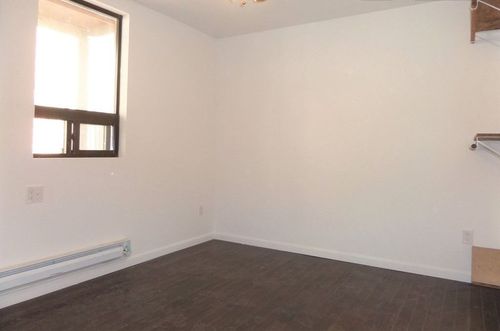 Building Photo - 210 E 115th St