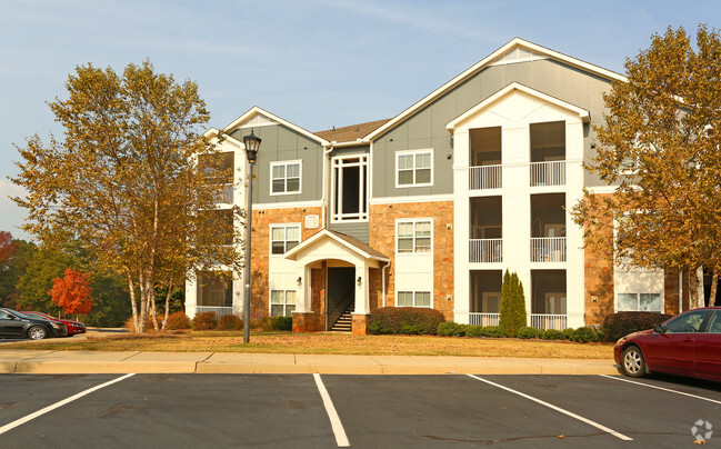 Building Photo - The Grandview at Lake Murray