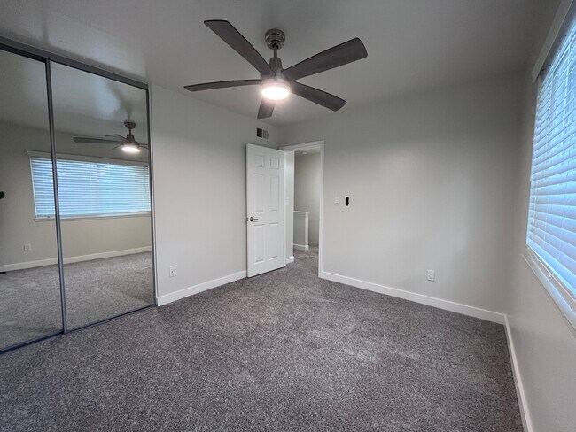 Building Photo - 2834 E Frontera St