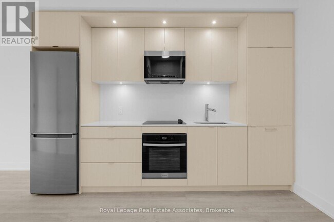 Building Photo - 60 Central Park Roadway