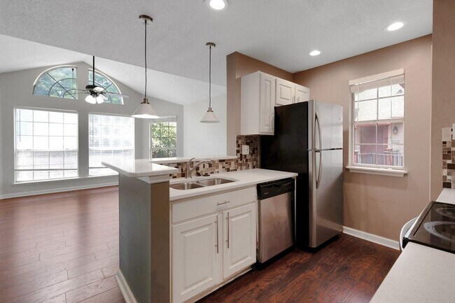 Foto del edificio - Charming 2BR Condo in Alpharetta