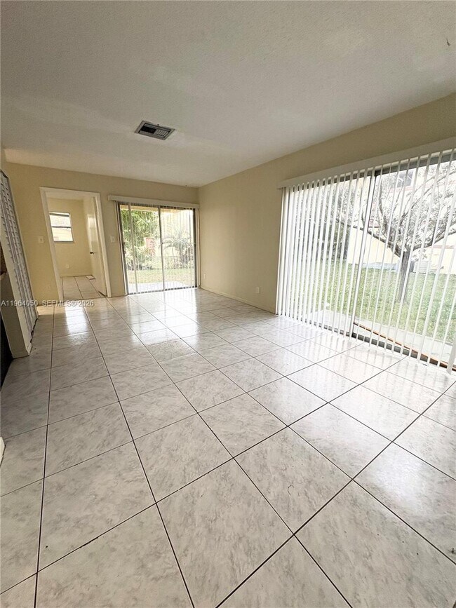 Building Photo - 813 SW 10th St