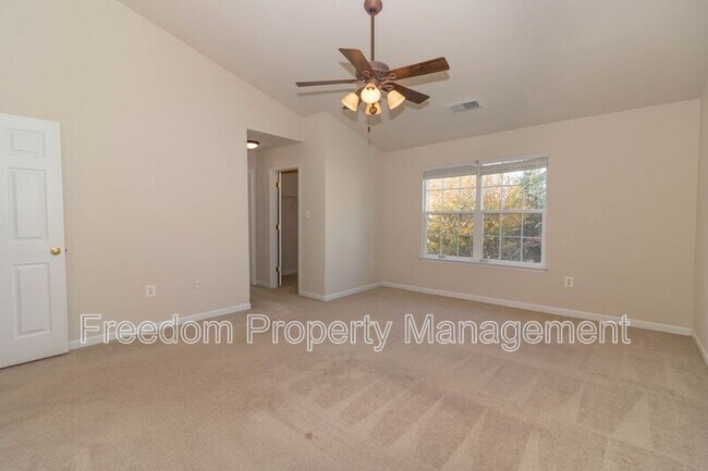 Foto del edificio - 6758 Sutton Oaks Way