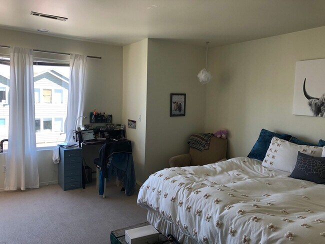 Foto del edificio - 4 Bedroom Townhome in Hawks Ridge