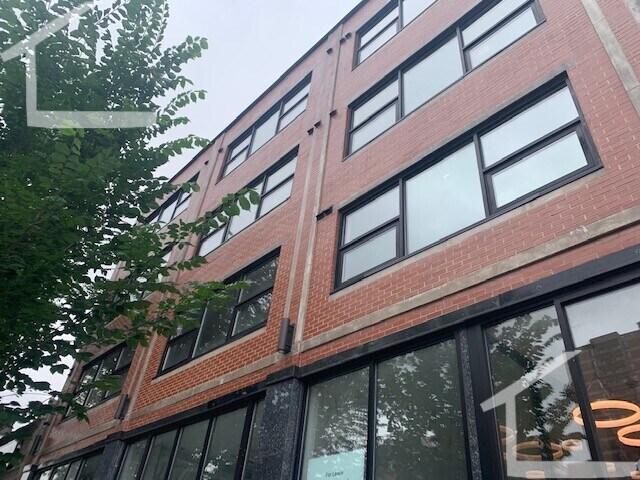 Building Photo - 1028 Commonwealth