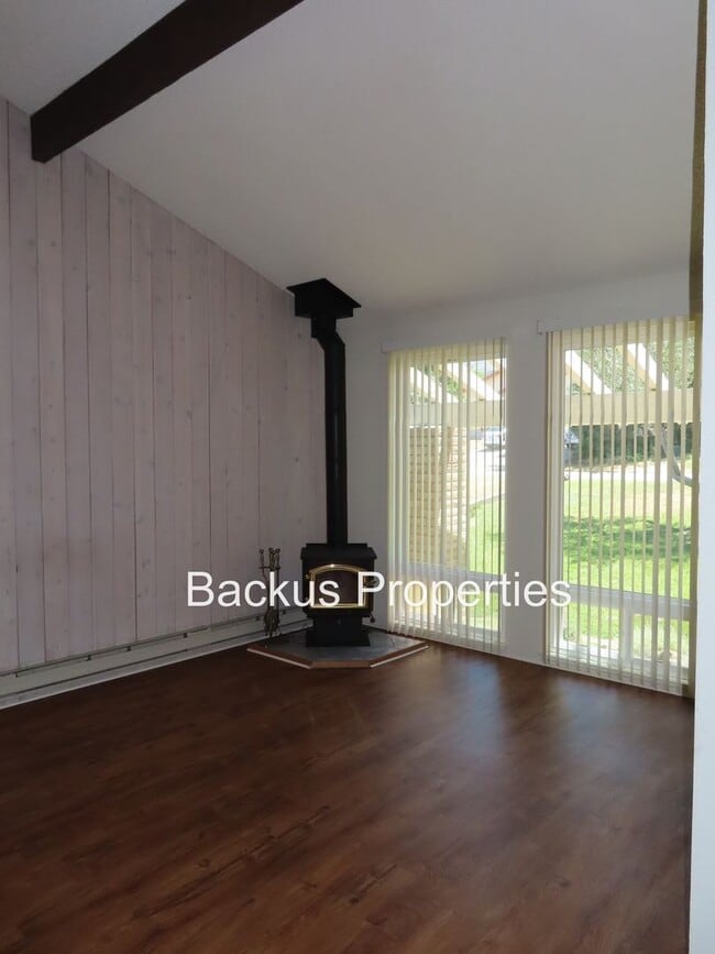 Building Photo - 18725 Vasquez Ct